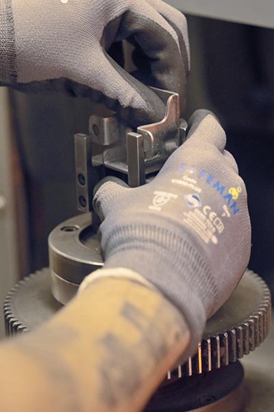 produzione componenti metallici meccanici assemblati